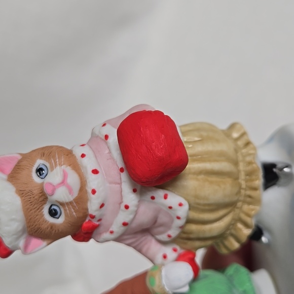 Altered Kitty Cucumber VTG Christmas Winter Decor 1992 Porcelain Ice Skaters - Picture 9 of 15